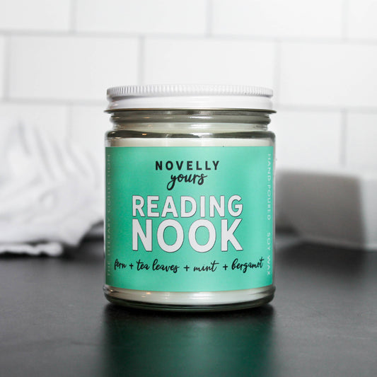 Reading Nook candle - 9 oz